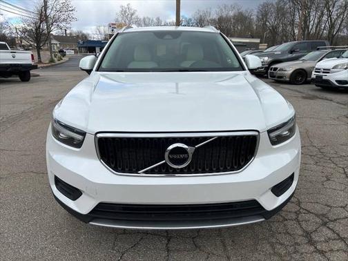 2022 Volvo XC40 T4 Momentum