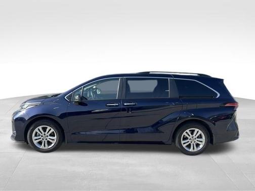 2023 Toyota Sienna XSE 7 Passenger