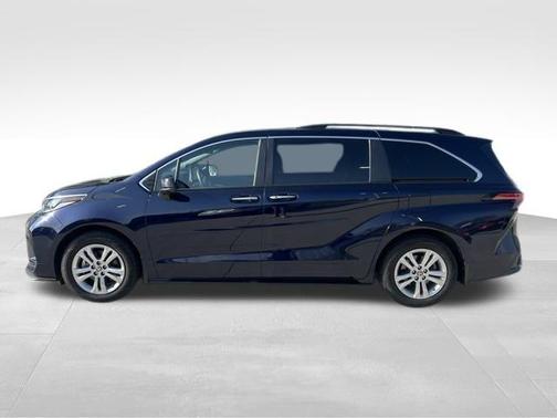 2023 Toyota Sienna XSE 7 Passenger