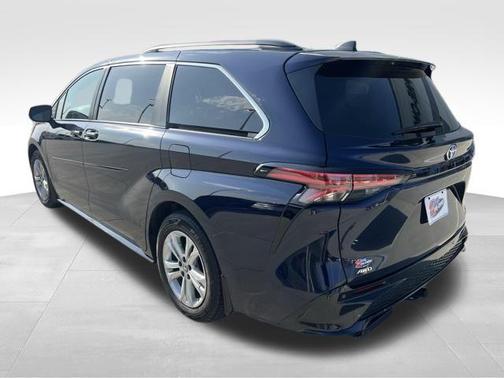 2023 Toyota Sienna XSE 7 Passenger