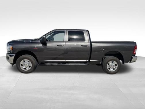 2024 RAM 2500 Tradesman Crew Cab 4x4 6'4' Box