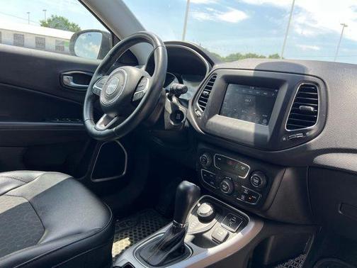 Granite Crystal Metallic Clearcoat 2018 Jeep Compass Latitude