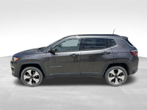 Granite Crystal Metallic Clearcoat 2018 Jeep Compass Latitude