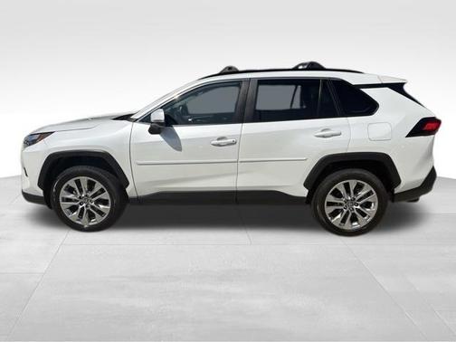 Pearl 2025 Toyota RAV4 XLE Premium