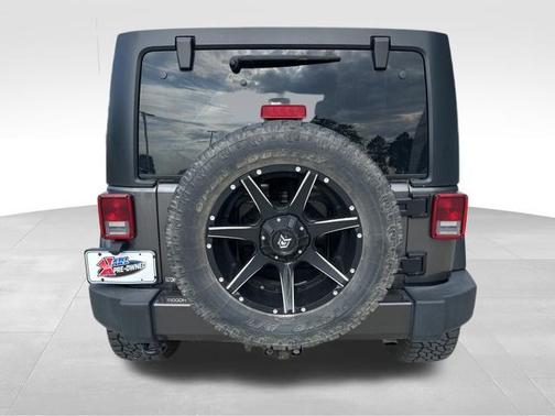 Granite Crystal Metallic Clearcoat 2016 Jeep Wrangler Unlimited Sahara
