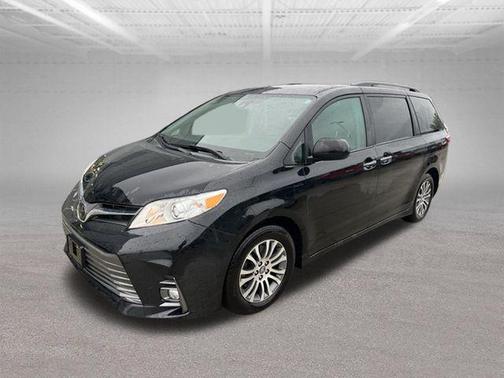 Midnight Black Metallic 2019 Toyota Sienna XLE