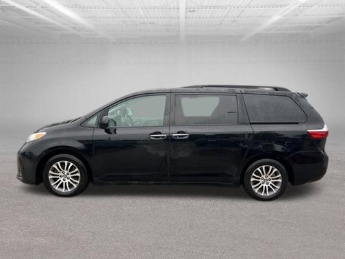 Midnight Black Metallic 2019 Toyota Sienna XLE