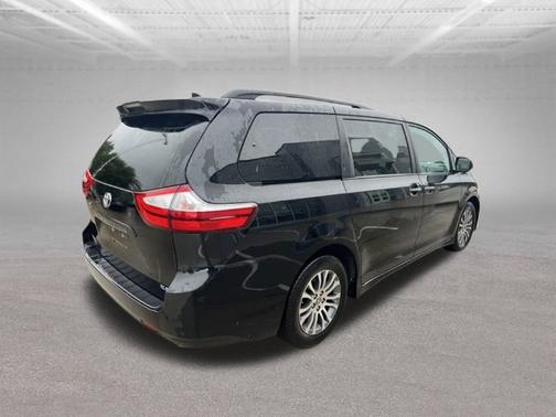 Midnight Black Metallic 2019 Toyota Sienna XLE