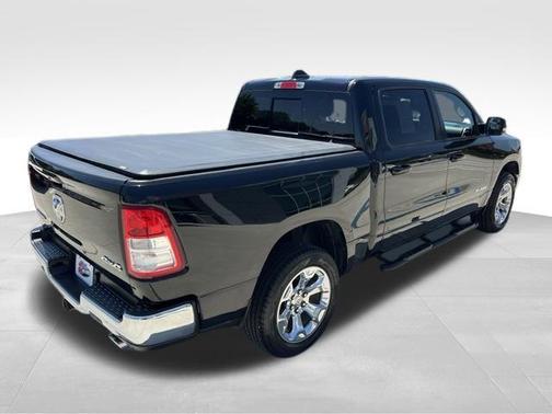 Diamond Black Crystal Pearlcoat 2022 RAM 1500 Big Horn/Lone Star