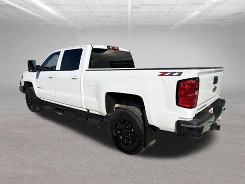 Summit White 2019 Chevrolet Silverado 2500 LT