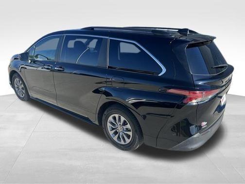 2022 Toyota Sienna XLE 7 Passenger