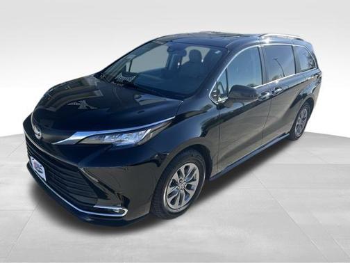 2022 Toyota Sienna XLE 7 Passenger