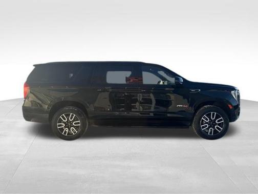 2023 GMC Yukon XL 4WD AT4