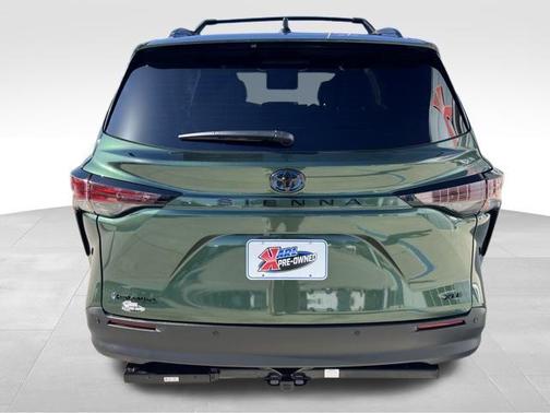 2025 Toyota Sienna Woodland Edition