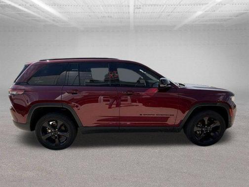 Velvet Red Pearlcoat 2023 Jeep Grand Cherokee Altitude