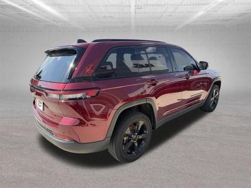 Velvet Red Pearlcoat 2023 Jeep Grand Cherokee Altitude
