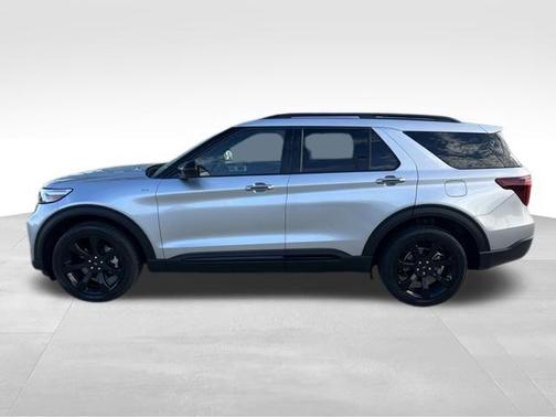 Iconic Silver Metallic 2023 Ford Explorer ST-Line