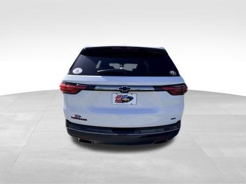 Summit White 2022 Chevrolet Traverse Premier