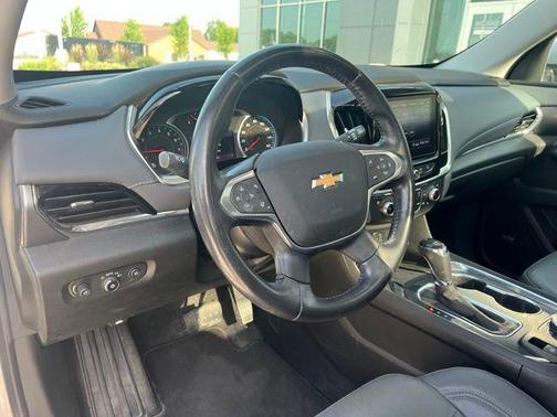 Silver Ice Metallic 2020 Chevrolet Traverse Premier
