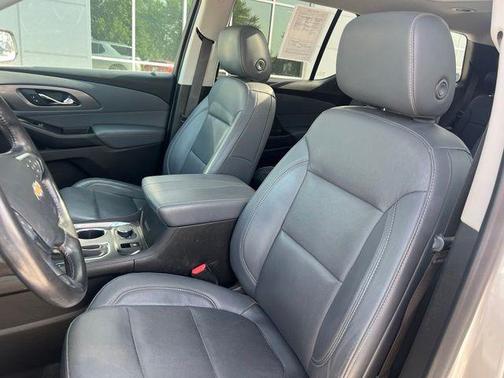 Silver Ice Metallic 2020 Chevrolet Traverse Premier