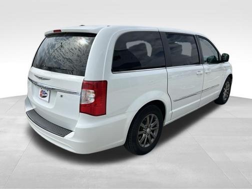 2016 Chrysler Town & Country S