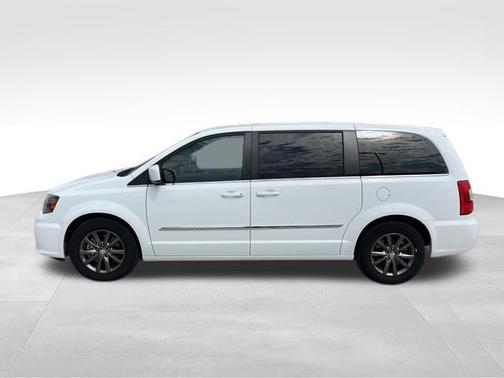 2016 Chrysler Town & Country S