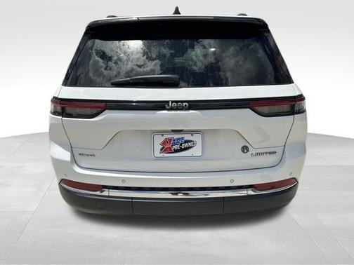 Bright White Clearcoat 2023 Jeep Grand Cherokee Limited