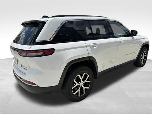 Bright White Clearcoat 2023 Jeep Grand Cherokee Limited