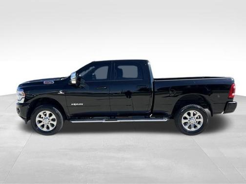 Diamond Black Crystal Pearlcoat 2023 RAM 2500 Laramie Crew Cab 4x4 6'4' Box