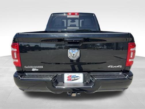 Diamond Black Crystal Pearlcoat 2023 RAM 2500 Laramie Crew Cab 4x4 6'4' Box