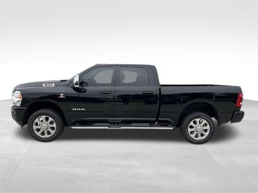 Diamond Black Crystal Pearlcoat 2023 RAM 2500 Laramie Crew Cab 4x4 6'4' Box