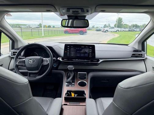 Celestial Silver Metallic 2022 Toyota Sienna XLE
