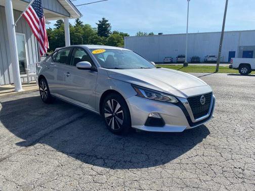 Silver 2022 Nissan Altima 2.5 SV