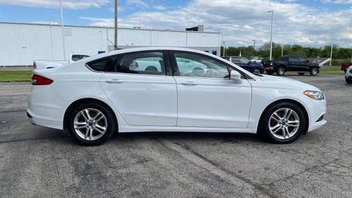 White 2018 Ford Fusion SE