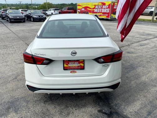 Glacier White 2022 Nissan Altima 2.5 S