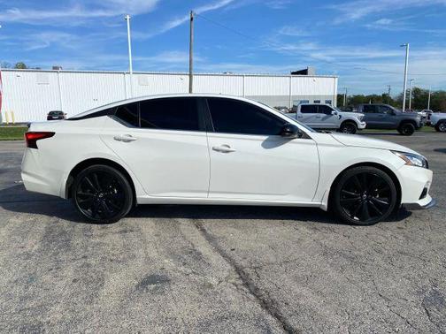 2022 Nissan Altima 2.5 SR