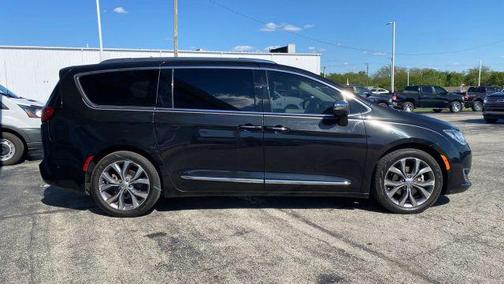 Black 2019 Chrysler Pacifica Limited