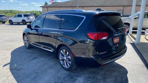 Black 2019 Chrysler Pacifica Limited