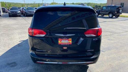 Black 2019 Chrysler Pacifica Limited