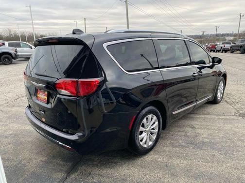 2018 Chrysler Pacifica Touring-L Plus