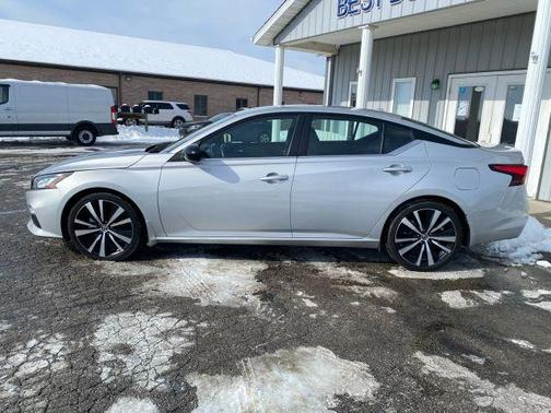 2022 Nissan Altima 2.5 SR