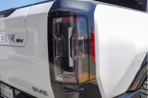 2024 GMC HUMMER EV Pickup 2X