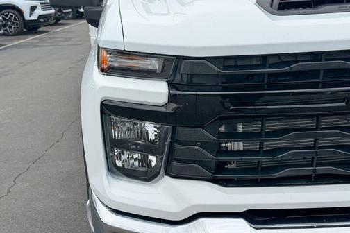 Summit White 2026 Chevrolet Silverado 3500 WT