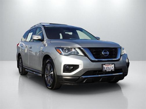 2019 Nissan Pathfinder SV