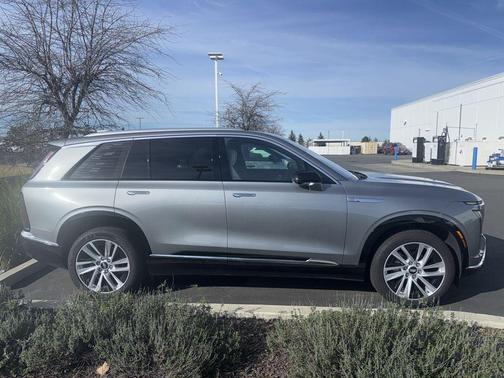 2026 Cadillac VISTIQ Luxury