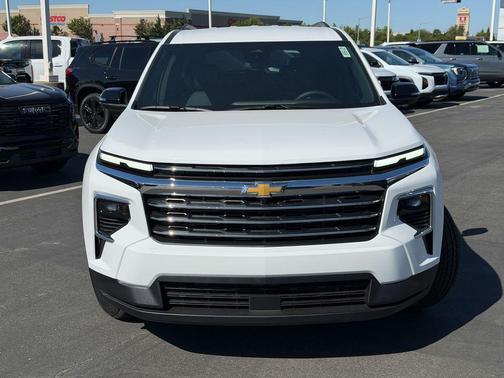 Summit White 2026 Chevrolet Traverse LT