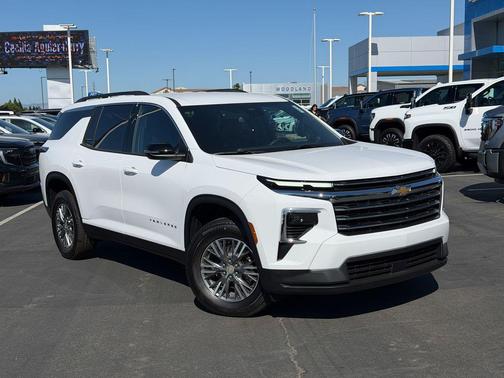 Summit White 2026 Chevrolet Traverse LT