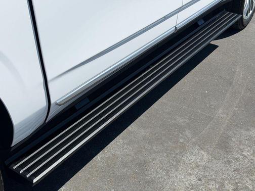 Summit White 2022 GMC Yukon XL Denali