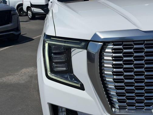 Summit White 2022 GMC Yukon XL Denali