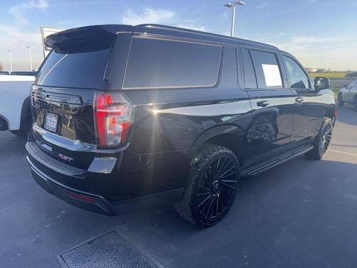 2024 Chevrolet Suburban RST